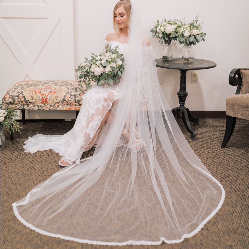Vera Wang Cathedral Length Veil With Scalloped Lace Edge